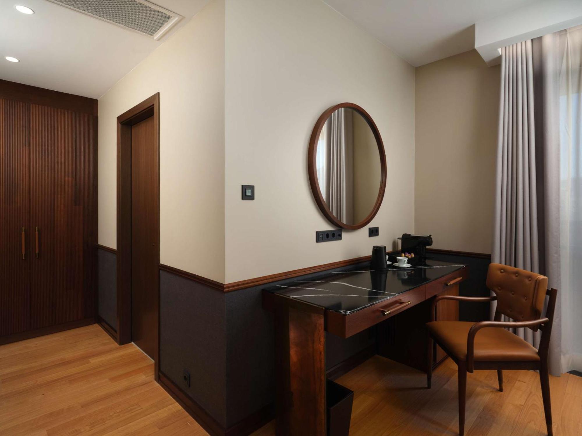 Iceland Parliament Hotel, Curio Collection By Hilton Reiquiavique